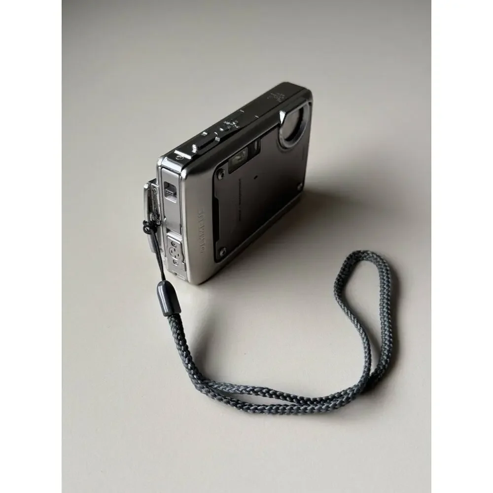 Olympus Stylus 770 SW Shock Waterproof y2k Digital Camera 7.1 MP w/Bag WORKS